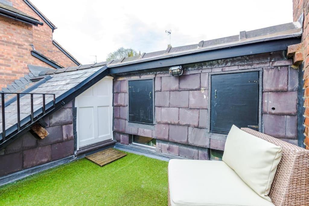 Rustic Chester Cottage Near Shops & Terrace Exterior photo