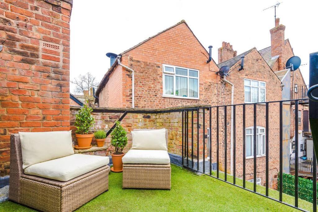 Rustic Chester Cottage Near Shops & Terrace Exterior photo